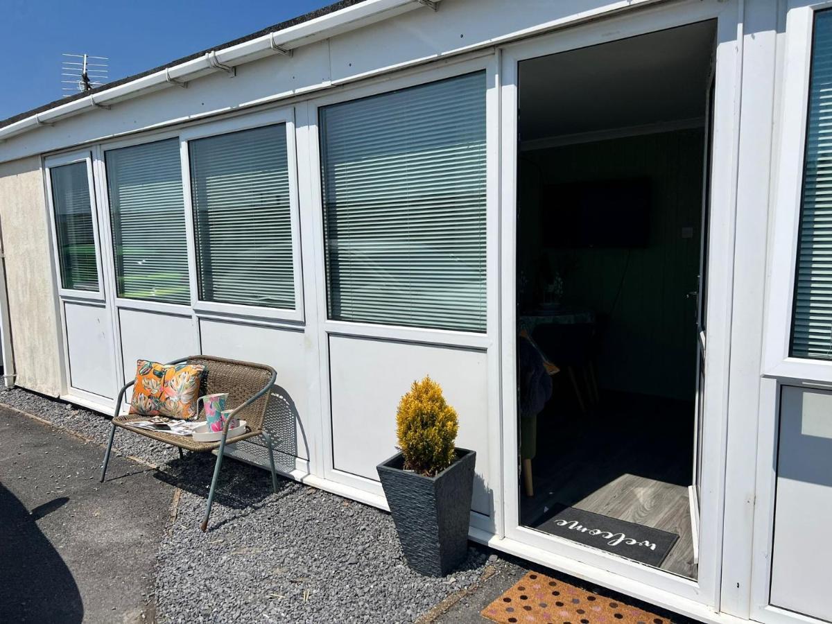 Chalet Ty Lilli Wen Sleep 6 Kidwelly Esterno foto